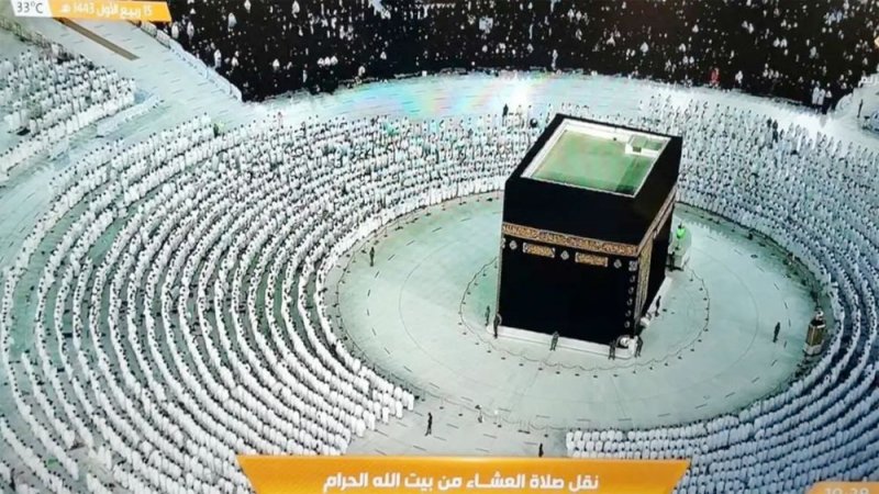 مشهد مبهر لاصطفاف المصلين في المسجد الحرام