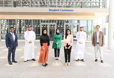 البنك الأهلي المتحد يقدم منح الجدارة الدراسية بالتعاون مع الجامعة الأمريكية في البحرين