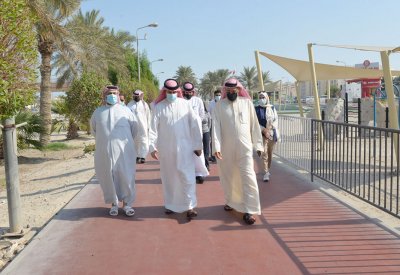 مدير عام بلدية "الجنوبية" والنائب الأنصاري والبلدي عبداللطيف يتفقدون أعمال الصيانة في ممشى الاستقلال