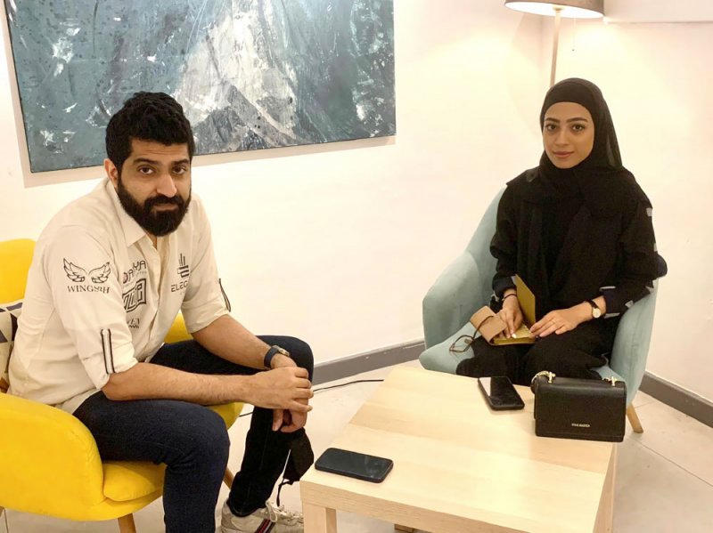 ثلاثيني يفتح مقهى شبابيا مهيئا لمذاكرة الطلبة