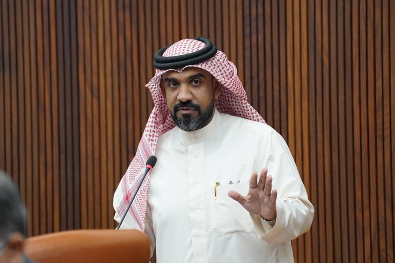 الدوسري يتقدم بسؤال نيابي لوزير التربية عن عدد الطلبة البحرينيين في المدارس الحكومية والخاصة