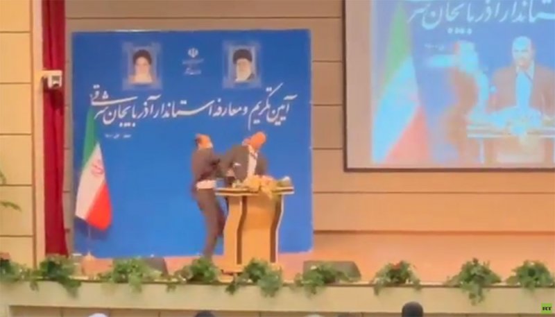 فتح تحقيق بعد تعرض مسؤول محلي للصفع خلال احتفال في شمال غرب إيران