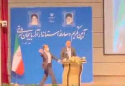 تعرض مسؤول إيراني للصفع أثناء احتفال تنصيبه