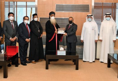 الوزير خلف يلتقي وفد من كنسية القديسة مريم للروم الارثوذوكس بالمنامة