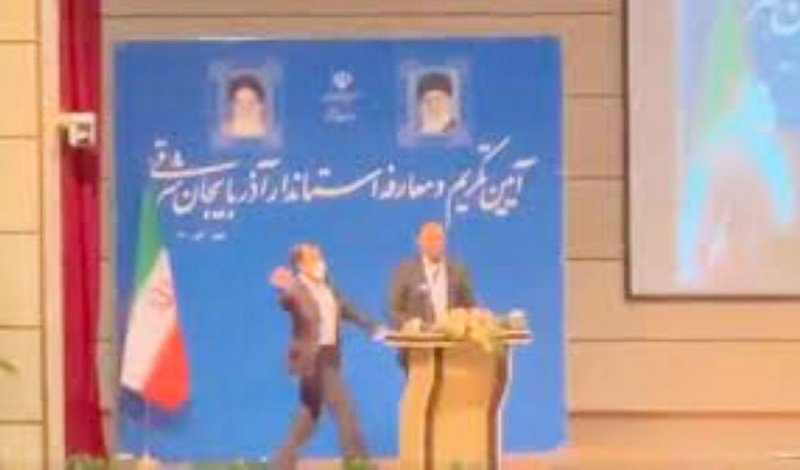 تعرض مسؤول إيراني للصفع أثناء احتفال تنصيبه