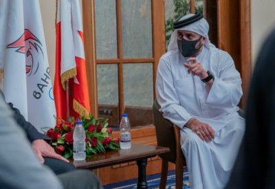 خالد بن حمد يبحث التعاون الثنائي مع رئيس اللجنة الأولمبية الإسرائيلية