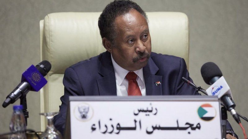 رئيس حكومة السودان في مكان مجهول.. داعياً للتظاهر
