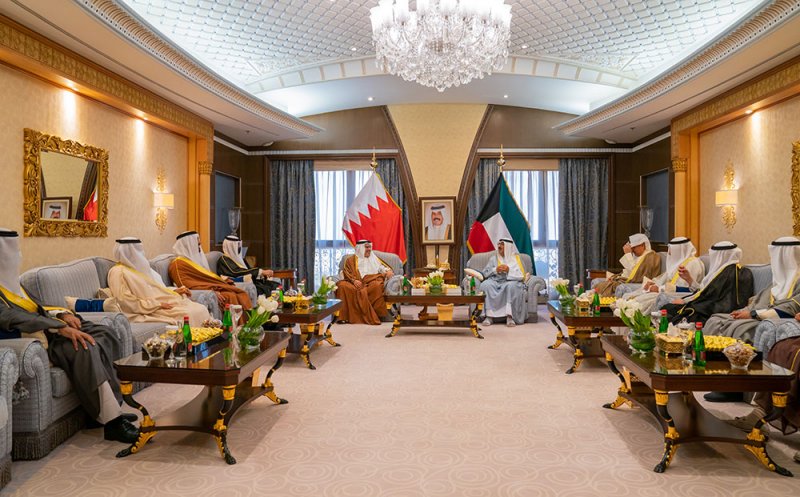 سمو ولي العهد رئيس مجلس الوزراء يؤكد حرص البحرين على مواصلة تعزيز التعاون والتكامل الثنائي الكويت