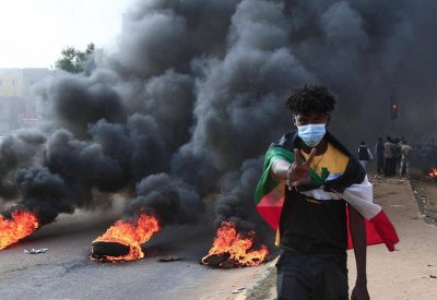 حل النقابات والاتحادات المهنية بالسودان بأمر البرهان.. وانقطاع الاتصالات
