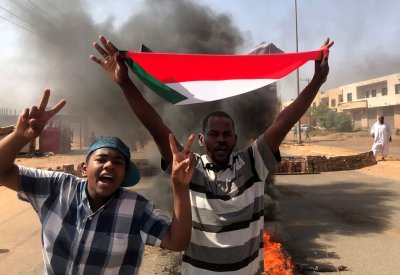 ترحيب بعودة حمدوك.. ودعوات من أحزاب سودانية للحوار