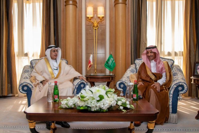 وزير الصناعة والتجارة والسياحة يجتمع بمعالي وزير السياحة بالمملكة العربية السعودية