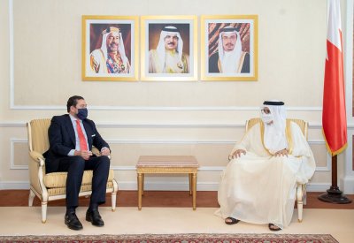 وزير الخارجية يستقبل سفير مملكة اسبانيا لدى البحرين والمقيم في دولة الكويت