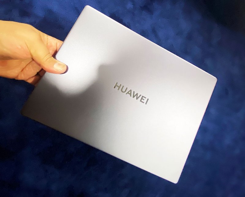 Huawi Matebook 14..  بشاشة مذهلة وتصميم وأداء لائق وسريع