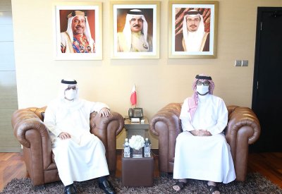 وزير الشباب يستقبل سفير البحرين لدى المملكة المتحدة