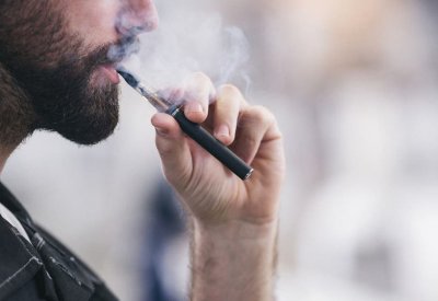 بريطانيا أول دولة تستخدم السجائر الإلكترونية كعلاج