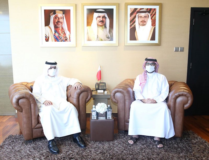 وزير الشباب يستقبل سفير البحرين لدى المملكة المتحدة