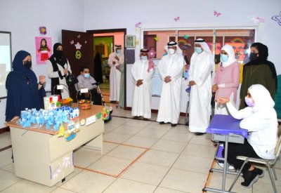 نائب محافظ المحرق يزور عدد من المراكز الاجتماعية ويقدم شرحاً مفصلاً لمشروع المدن الصحية