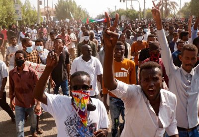 قتيلان بمظاهرات السودان.. والشرطة: محتجون خرجوا عن السلمية