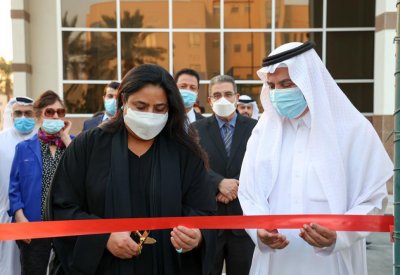 الشيخة رنا بنت عيسى ال خليفة تفتتح ملعب "البادل" بالجامعة العربية المفتوحة