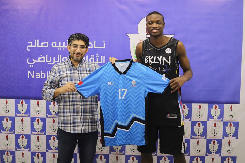 النبيه صالح يوقع مع الكولومبي أبونزا رسميا