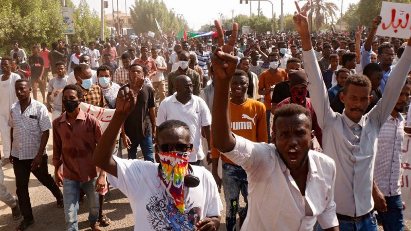 قتيلان بمظاهرات السودان.. والشرطة: محتجون خرجوا عن السلمية