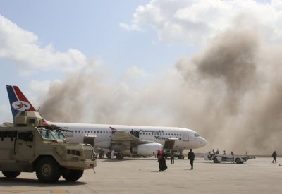 السفير البريطاني باليمن يدين تفجير عدن: لا يمكن السكوت عن استهداف المدنيين