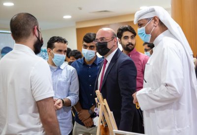 جامعة البحرين للتكنولوجيا (UTB) تقيم فعالية اجتماعية في الحرم الجامعي