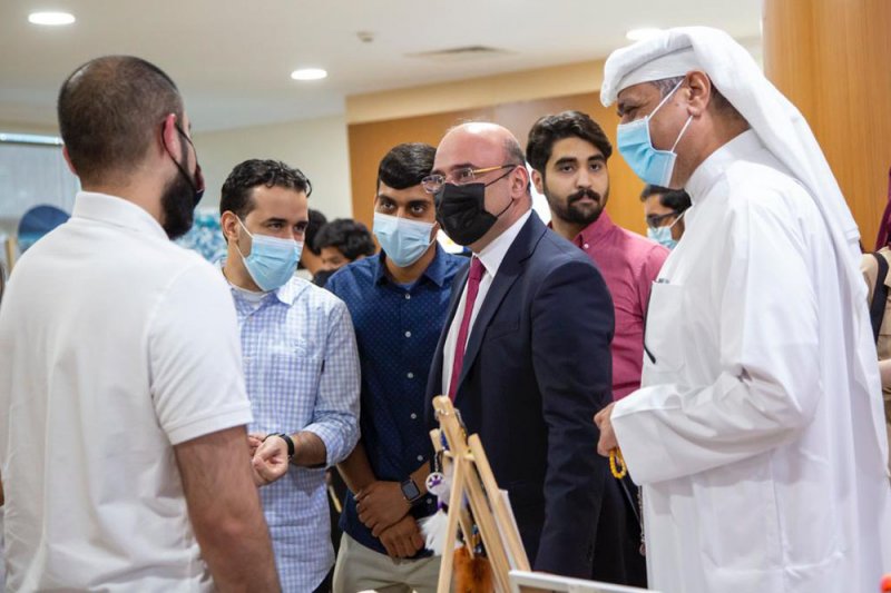 جامعة البحرين للتكنولوجيا (UTB) تقيم فعالية اجتماعية في الحرم الجامعي