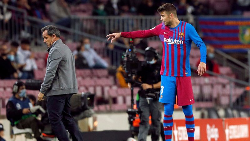 بيكيه يغيب عن مباراة برشلونة الحاسمة في دوري الأبطال