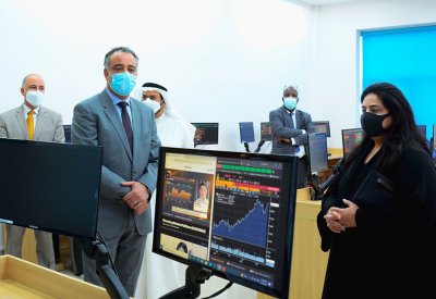 الأمين العام لمجلس التعليم العالي تفتتح مختبر بلومبيرغ المالي 