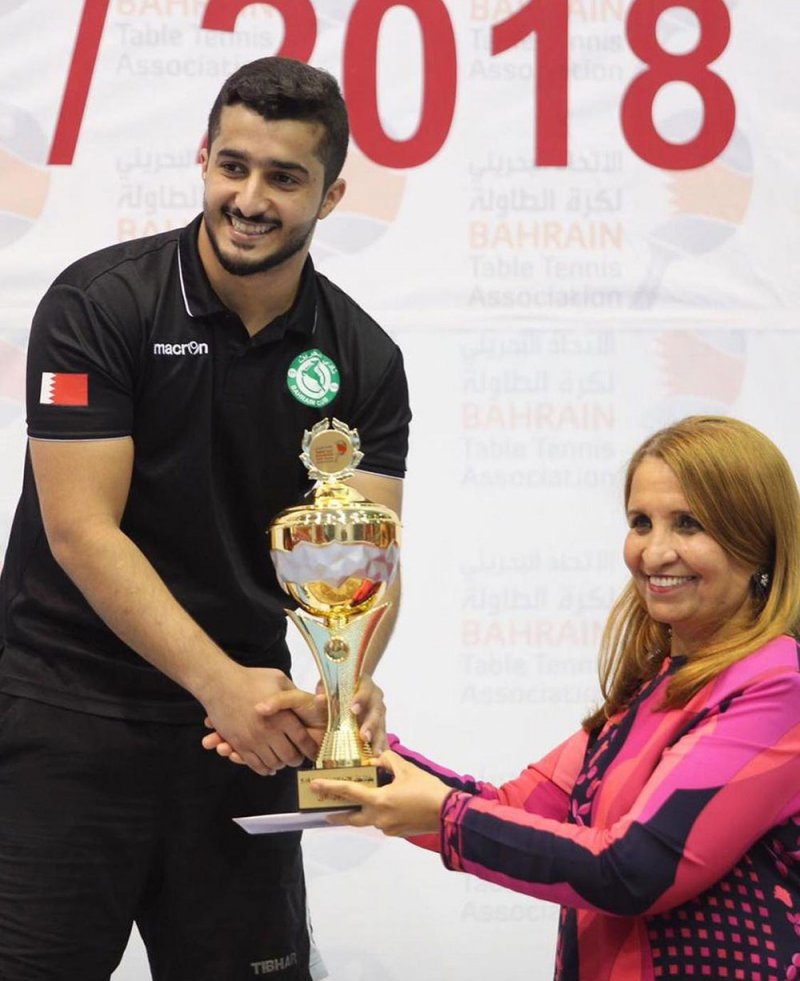 نجم الطاولة راشد سند "معلق".. ويناشد خالد بن حمد بالتدخل