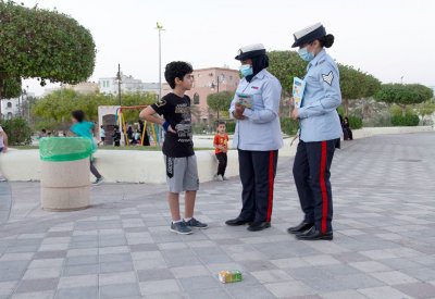 البلدية الجنوبية تقيم حملة توعية بالنظافة العامة في حديقة خليفة الكبرى بالرفاع