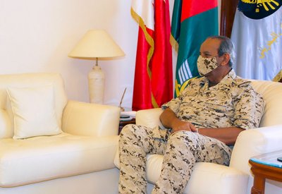 القائد العام لقوة دفاع البحرين يستعرض مع وزير الخارجية‎‎ التعاون المشترك