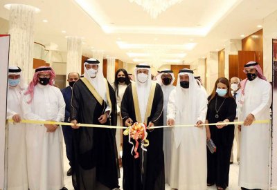 محافظ العاصمة يدشن كتاب (50 عاماً من العطاء في المجال الرياضي) للأستاذ عبدالجليل أسد