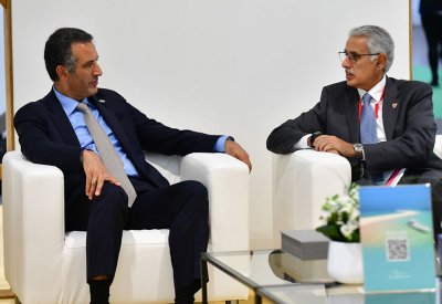 وزير الصناعة والتجارة والسياحة يجتمع بوزير السياحة والآثار بالمملكة الأردنية الهاشمية في جناح مملكة البحرين