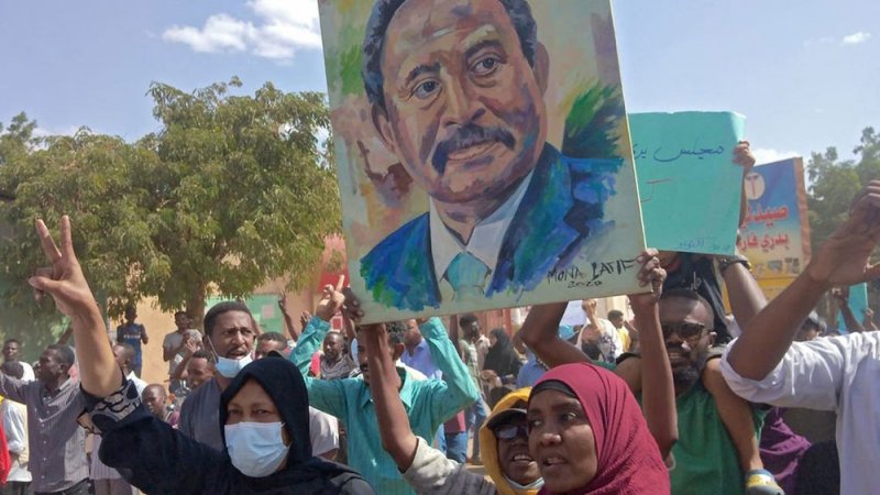 الوساطة مستمرة في السودان.. وحمدوك يشترط عودة الحكومة