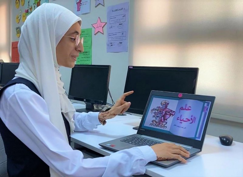 "الدفتر الرقمي" يحقق نقلة نوعية في تعلّم 1492 طالبة ثانوي
