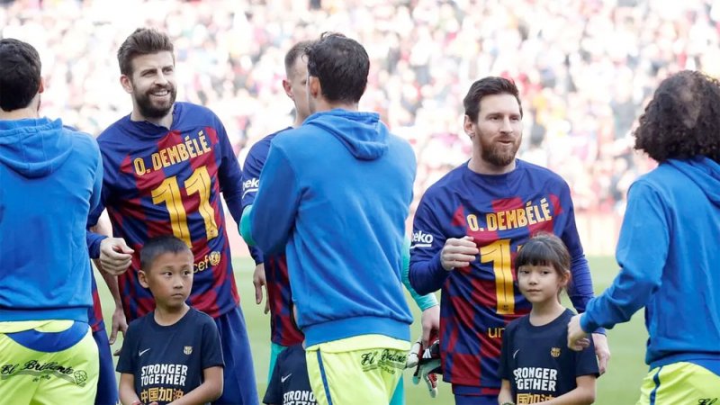 ميسي بألم: أقرب أصدقائي في برشلونة طعنني في ظهري