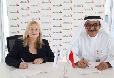 “البركة الإسلامي” يمول الرسوم للطلبة بالجامعة البريطانية في البحرين