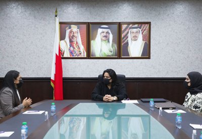 الأمين العام لمجلس التعليم العالي تلتقي مديرة مركز التعلم الالكتروني بجامعة البحرين