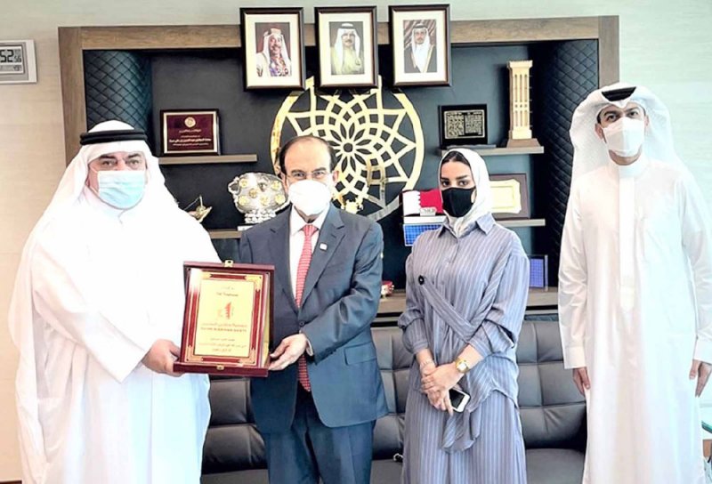 ميرزا يبحث مع “وطني البحرين” مبادرات الطاقة المتجددة