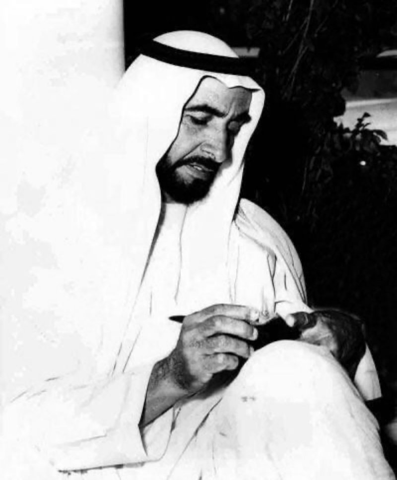 بحرينيون يشعلون وسائل التواصل بشعار “فالقلب زايد حي ما مات”