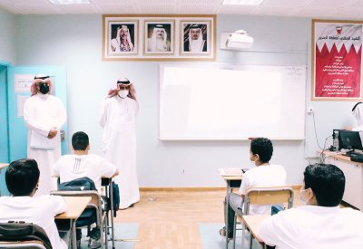 وزير التربية يطلع على المشاريع التربوية في عدد من مدارس قلالي وسماهيج والدير