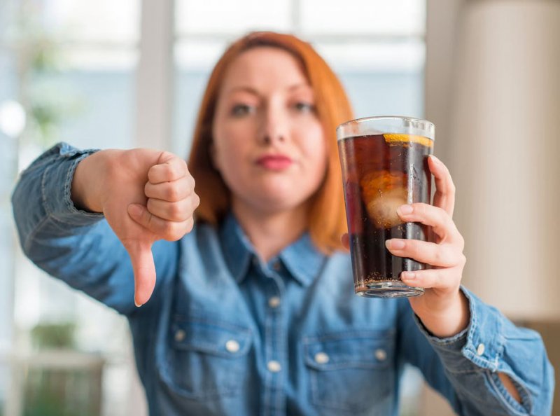 احذر.. هذا أكثر مشروب يعجّل بظهور علامات الشيخوخة