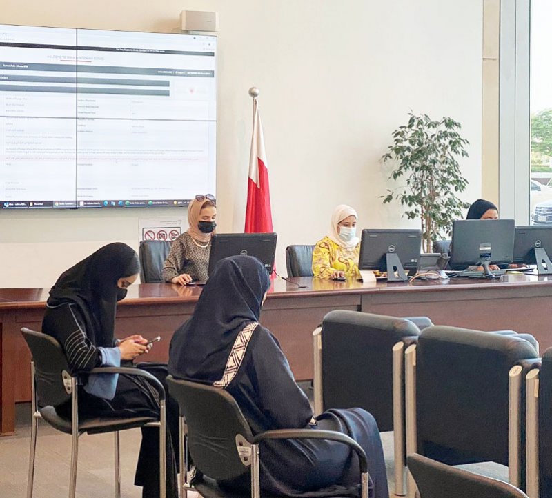 "المناقصات" يفتح مظاريف 73 عطاءً لعدد 15 مناقصة مطروحة من سبع جهات متصرفة