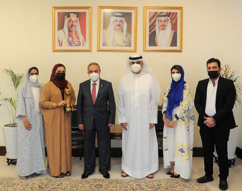 خلف يستقبل "فريق قسمي الاتصال وتقنية المعلومات" بمناسبه حصولهم على جائزة التميز الالكتروني