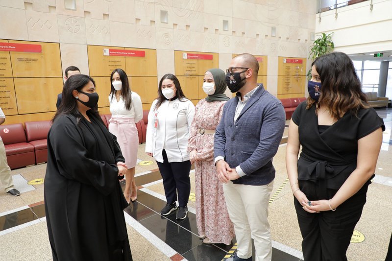 الأمين العام لمجلس التعليم العالي تزور جامعة البحرين الطبية