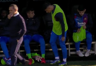 كوتينيو يثير الجدل في برشلونة.. رفض النزول إلى الملعب
