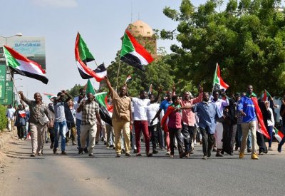 عصيان مدني في السودان.. و قيود جديدة" على حمدوك