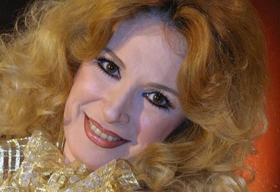 القاهرة السينمائي يكرم النجمة الكبيرة نيللي بجائزة الهرم الذهبي التقديرية لـ إنجاز العمر